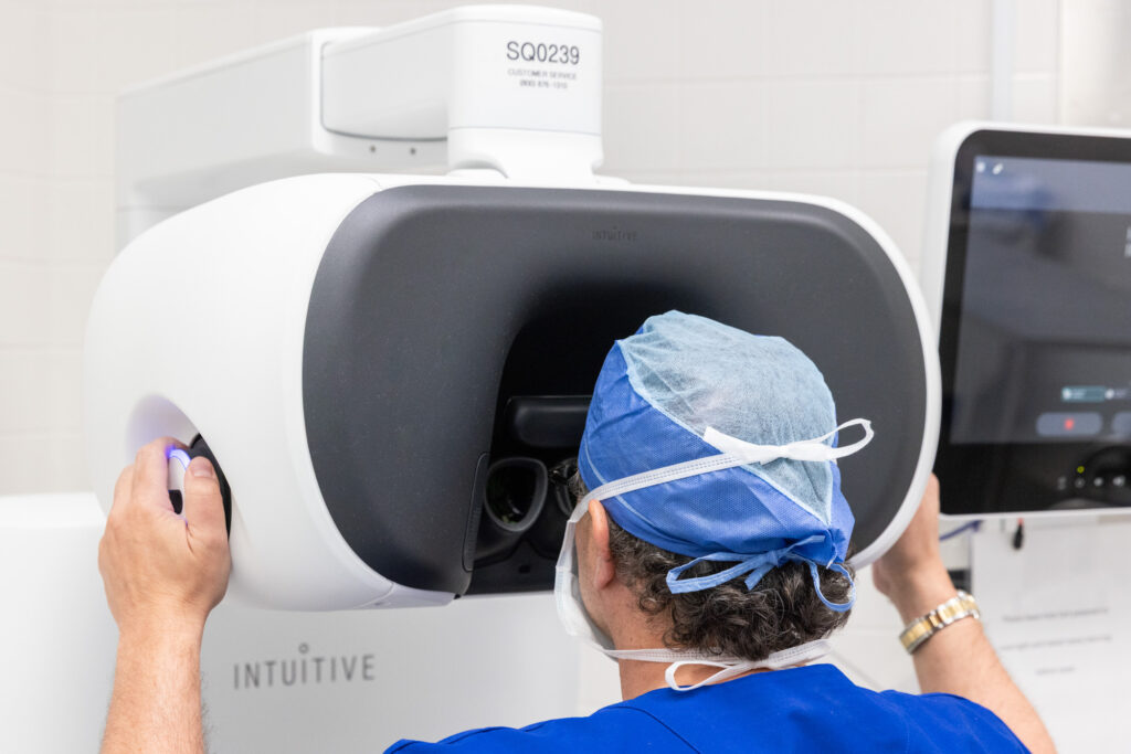 Dr. Cernero uses advanced robotic equipment during a procedure for surgical weight loss near Dallas.